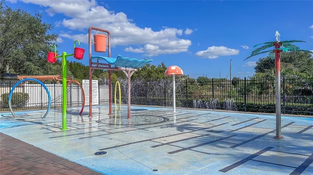 Activo con contrato: $455,000 (4 camas, 3 baños, 2061 Pies cuadrados)