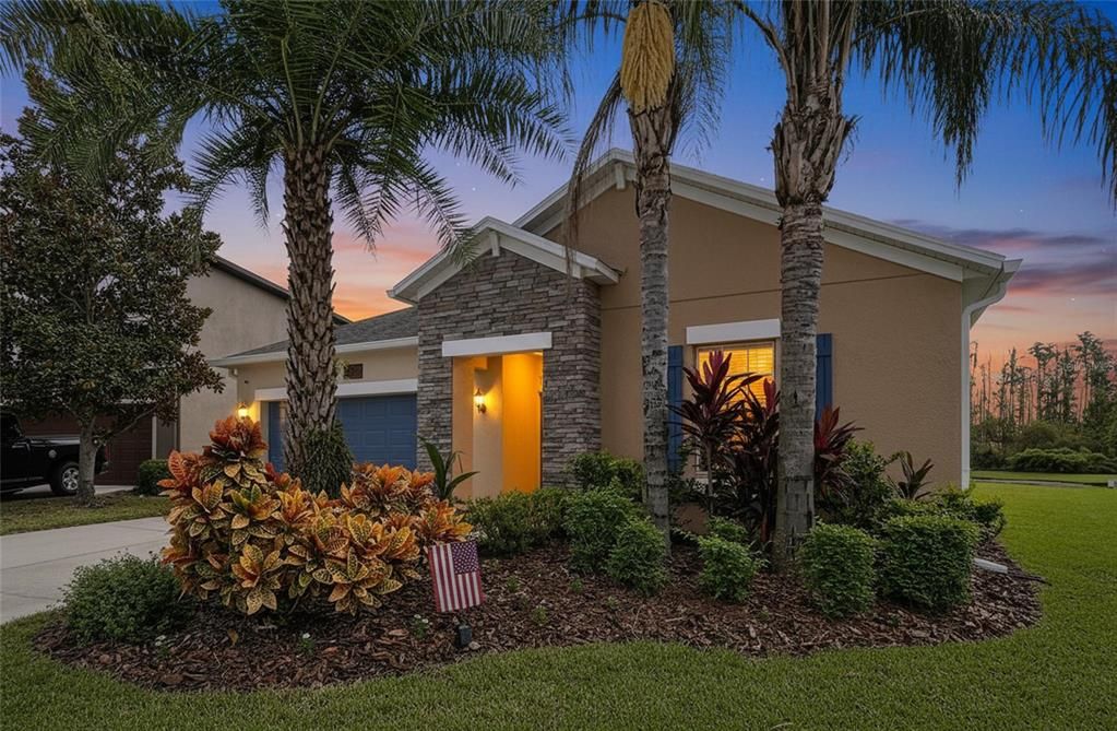 Activo con contrato: $455,000 (4 camas, 3 baños, 2061 Pies cuadrados)