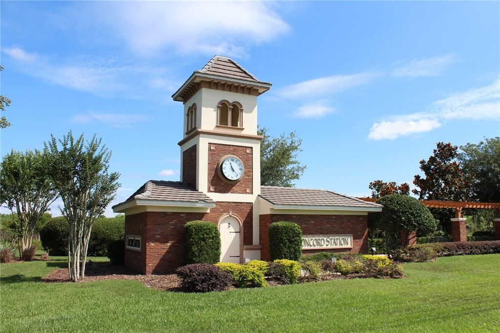 Activo con contrato: $455,000 (4 camas, 3 baños, 2061 Pies cuadrados)