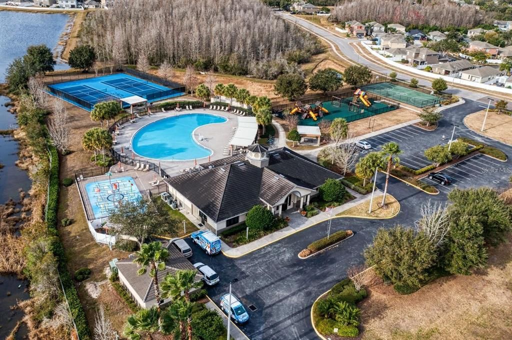 Activo con contrato: $455,000 (4 camas, 3 baños, 2061 Pies cuadrados)