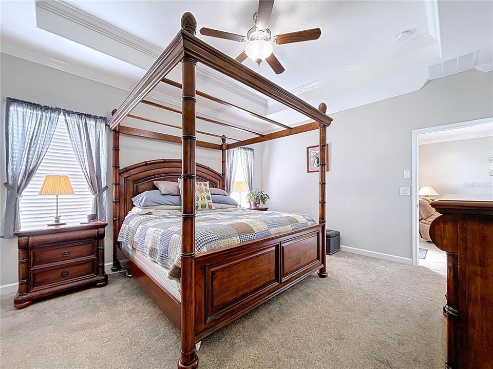 Activo con contrato: $455,000 (4 camas, 3 baños, 2061 Pies cuadrados)