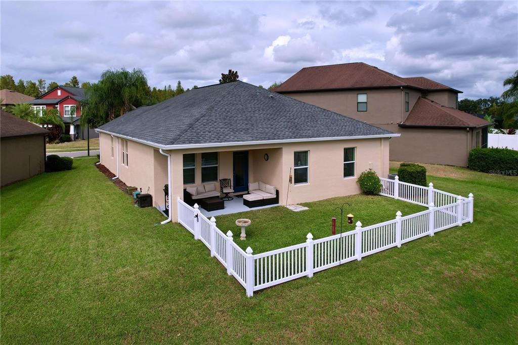 Activo con contrato: $455,000 (4 camas, 3 baños, 2061 Pies cuadrados)