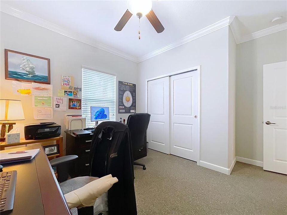 Activo con contrato: $455,000 (4 camas, 3 baños, 2061 Pies cuadrados)