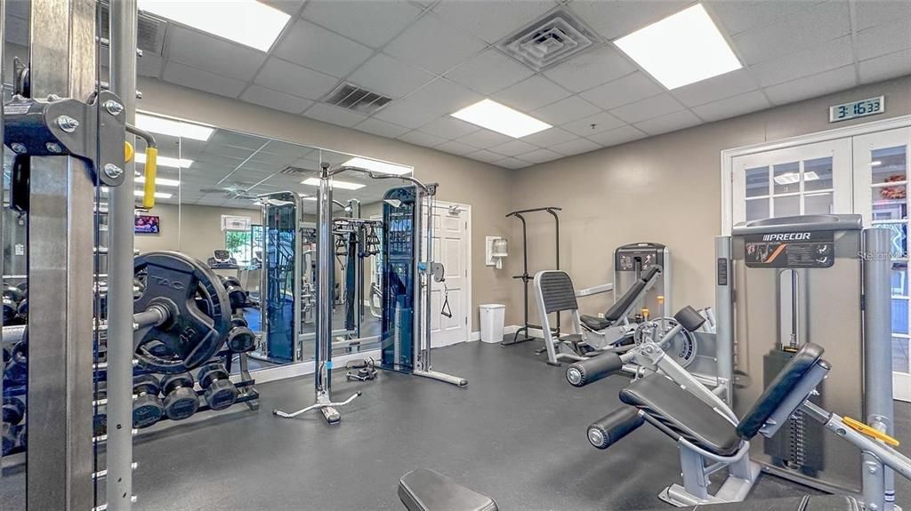 Activo con contrato: $455,000 (4 camas, 3 baños, 2061 Pies cuadrados)