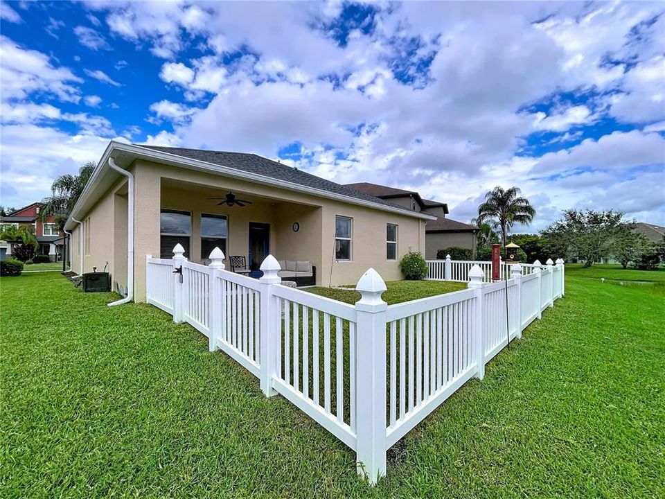 Activo con contrato: $455,000 (4 camas, 3 baños, 2061 Pies cuadrados)