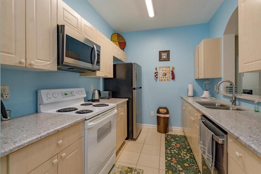 For Sale: $224,900 (2 beds, 2 baths, 1022 Square Feet)