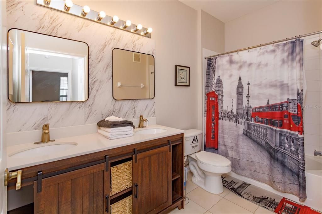 For Sale: $224,900 (2 beds, 2 baths, 1022 Square Feet)