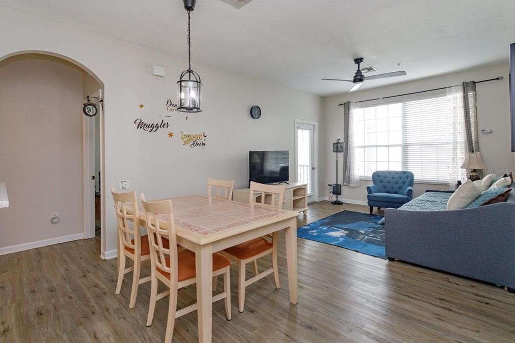 For Sale: $224,900 (2 beds, 2 baths, 1022 Square Feet)