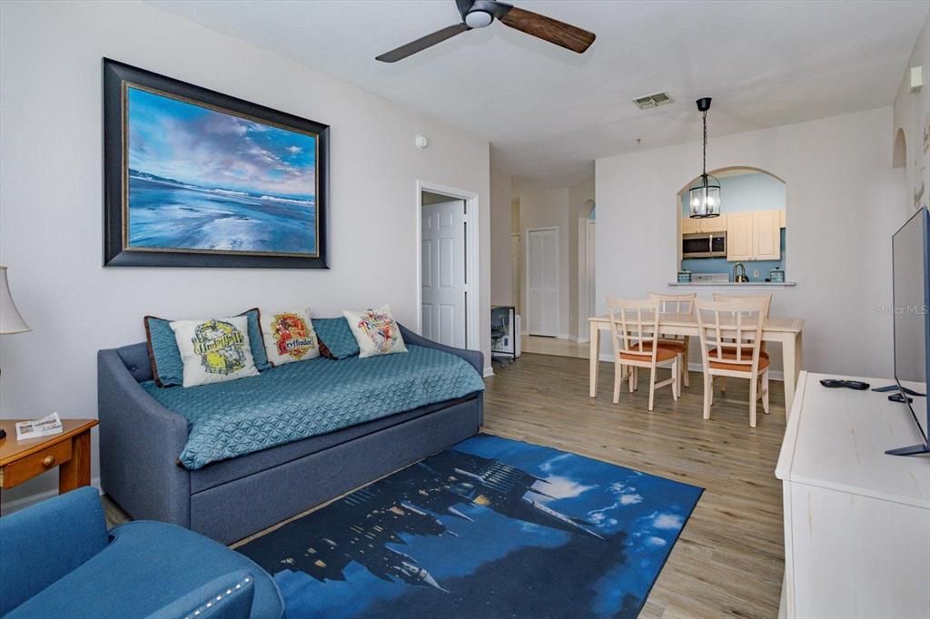 For Sale: $224,900 (2 beds, 2 baths, 1022 Square Feet)