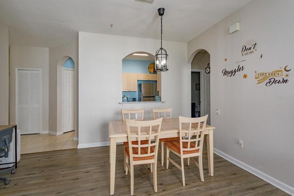 For Sale: $224,900 (2 beds, 2 baths, 1022 Square Feet)