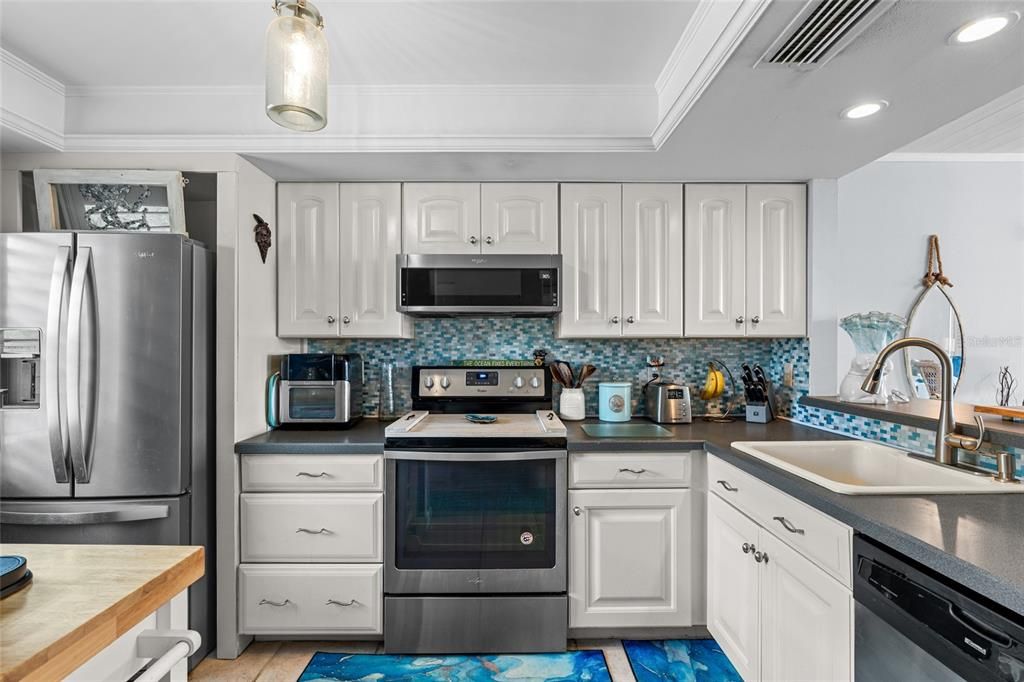 For Sale: $469,000 (2 beds, 2 baths, 1110 Square Feet)