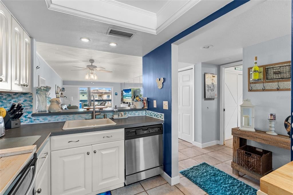 For Sale: $469,000 (2 beds, 2 baths, 1110 Square Feet)