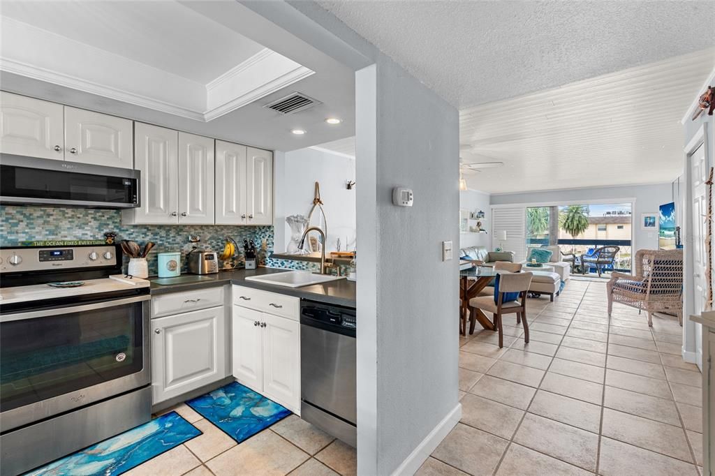 For Sale: $469,000 (2 beds, 2 baths, 1110 Square Feet)