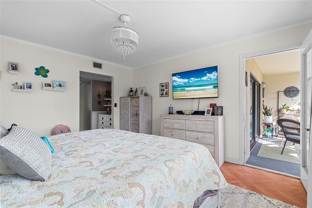 For Sale: $469,000 (2 beds, 2 baths, 1110 Square Feet)