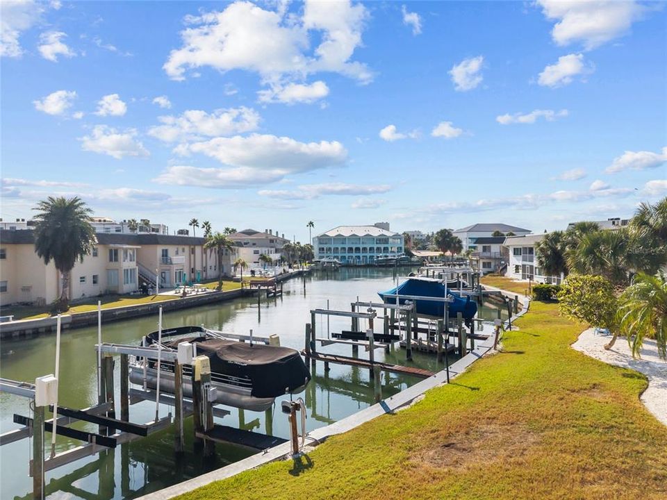 For Sale: $469,000 (2 beds, 2 baths, 1110 Square Feet)