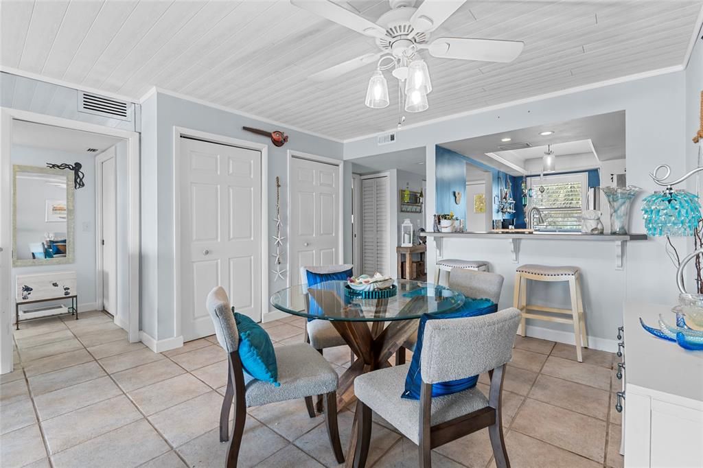 For Sale: $469,000 (2 beds, 2 baths, 1110 Square Feet)