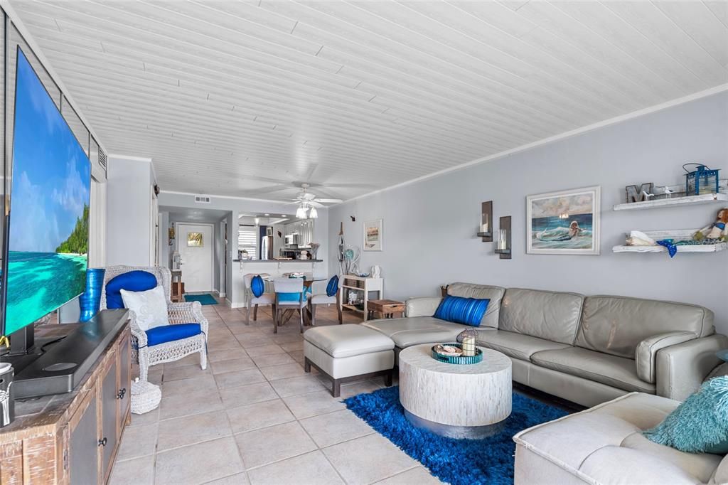 For Sale: $469,000 (2 beds, 2 baths, 1110 Square Feet)