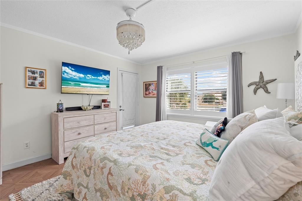 For Sale: $469,000 (2 beds, 2 baths, 1110 Square Feet)