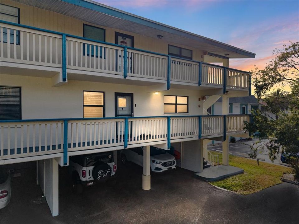 For Sale: $469,000 (2 beds, 2 baths, 1110 Square Feet)