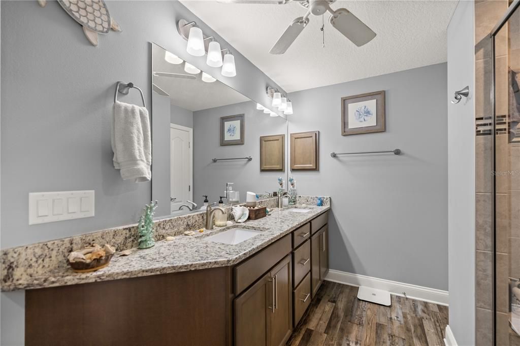 For Sale: $305,000 (3 beds, 2 baths, 1626 Square Feet)