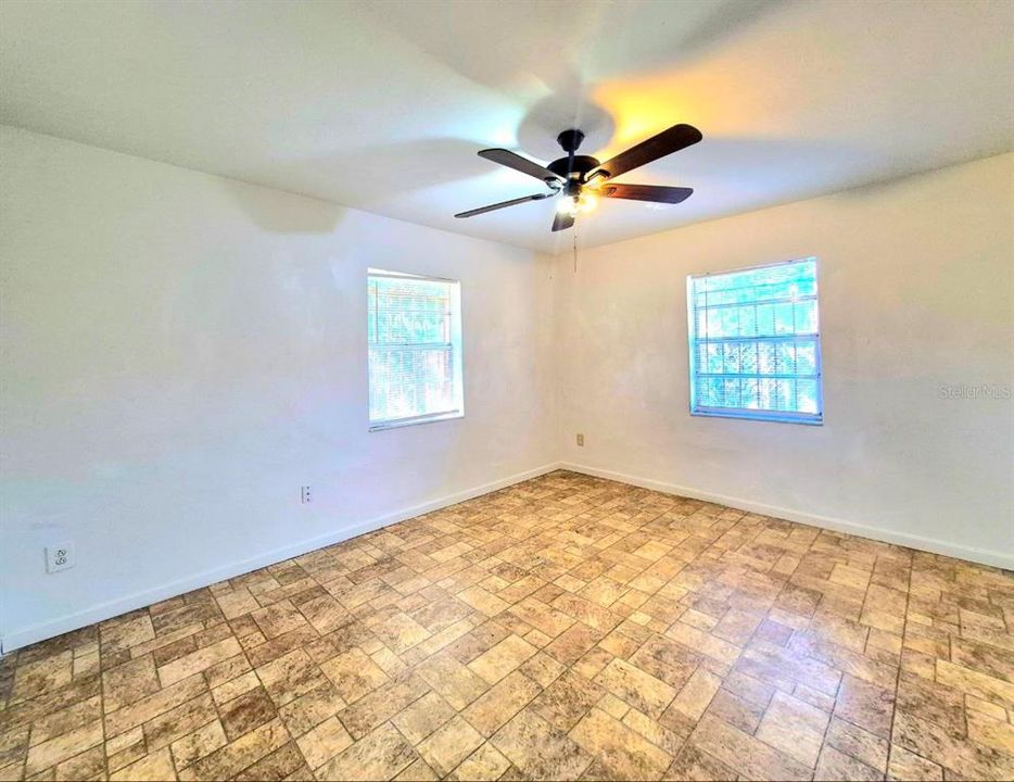 For Rent: $1,650 (3 beds, 1 baths, 1207 Square Feet)