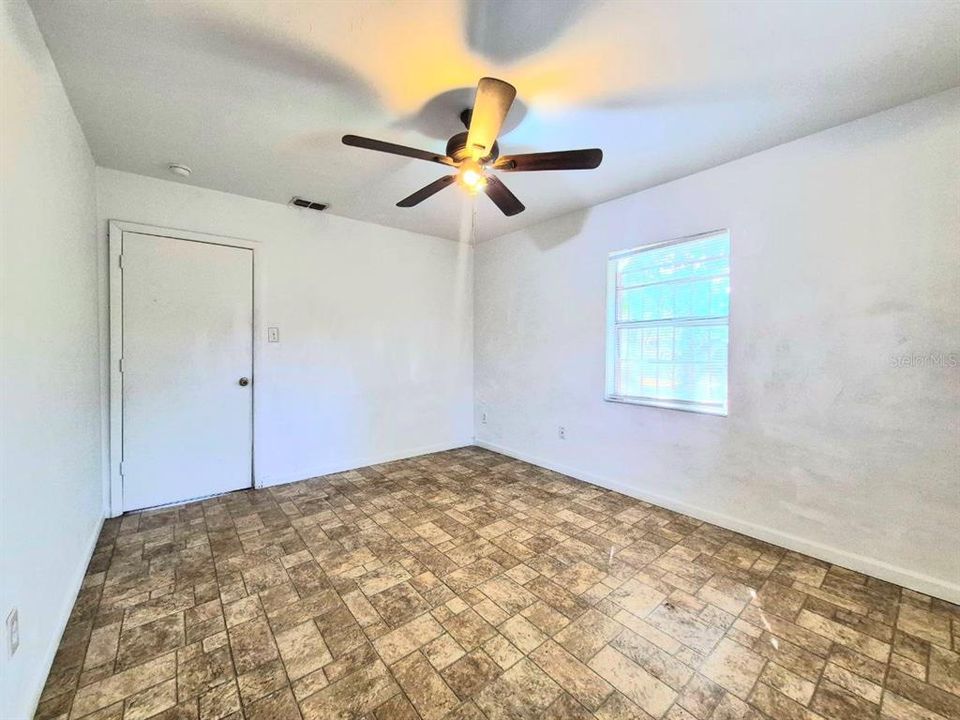 For Rent: $1,650 (3 beds, 1 baths, 1207 Square Feet)