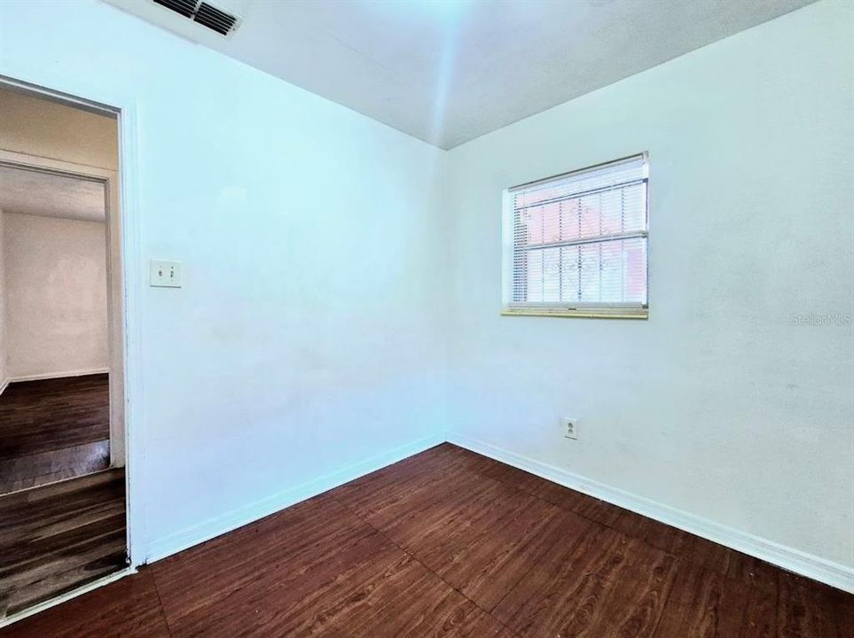 For Rent: $1,650 (3 beds, 1 baths, 1207 Square Feet)