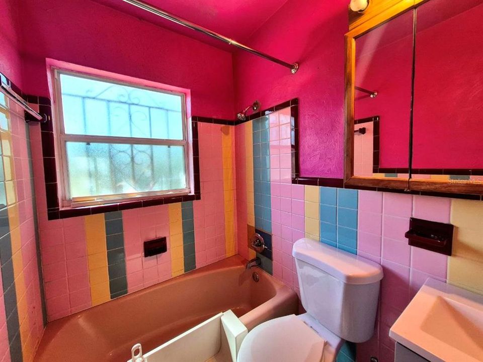 For Rent: $1,650 (3 beds, 1 baths, 1207 Square Feet)