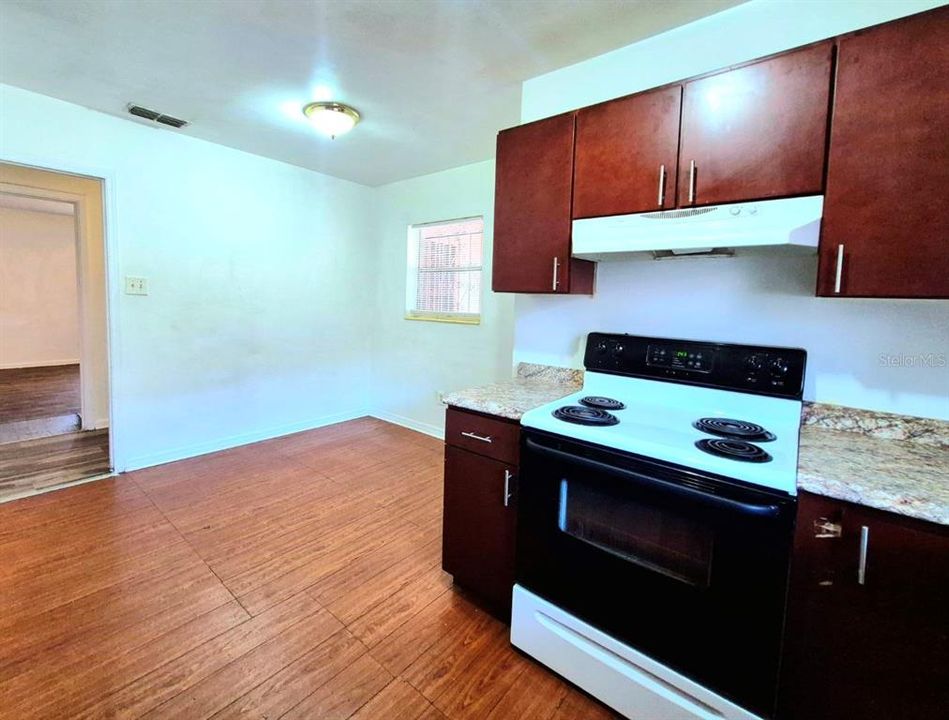 For Rent: $1,650 (3 beds, 1 baths, 1207 Square Feet)