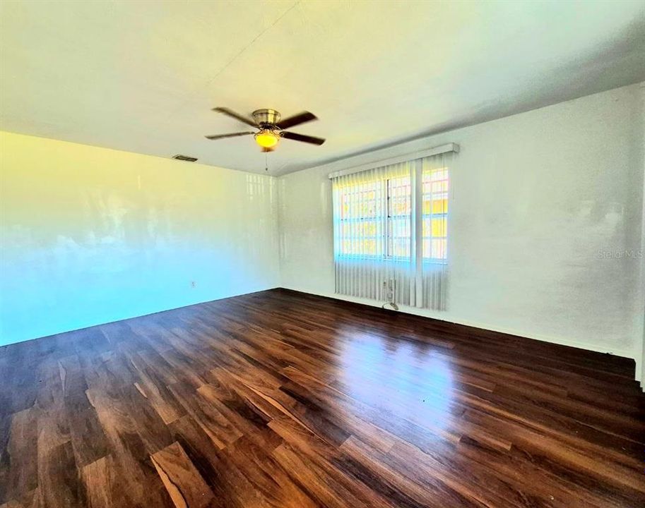 For Rent: $1,650 (3 beds, 1 baths, 1207 Square Feet)