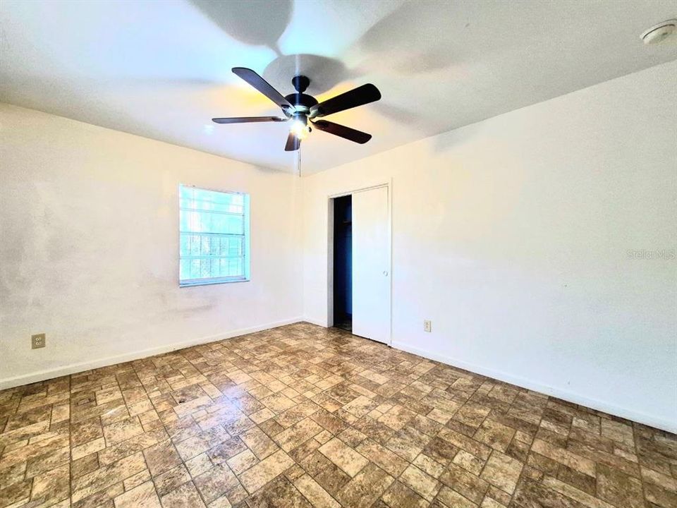 For Rent: $1,650 (3 beds, 1 baths, 1207 Square Feet)