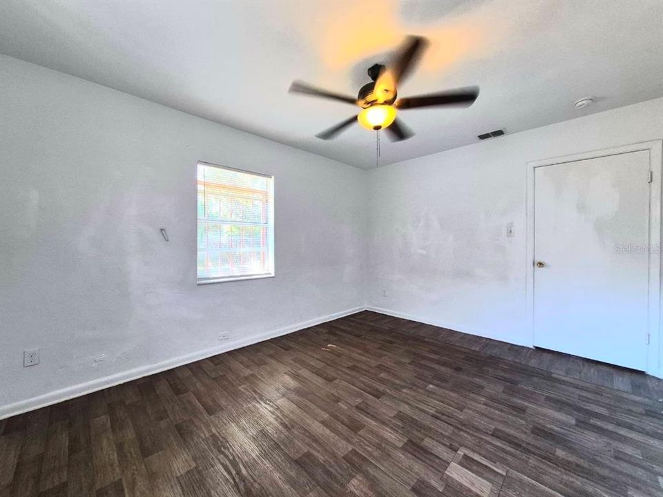 For Rent: $1,650 (3 beds, 1 baths, 1207 Square Feet)