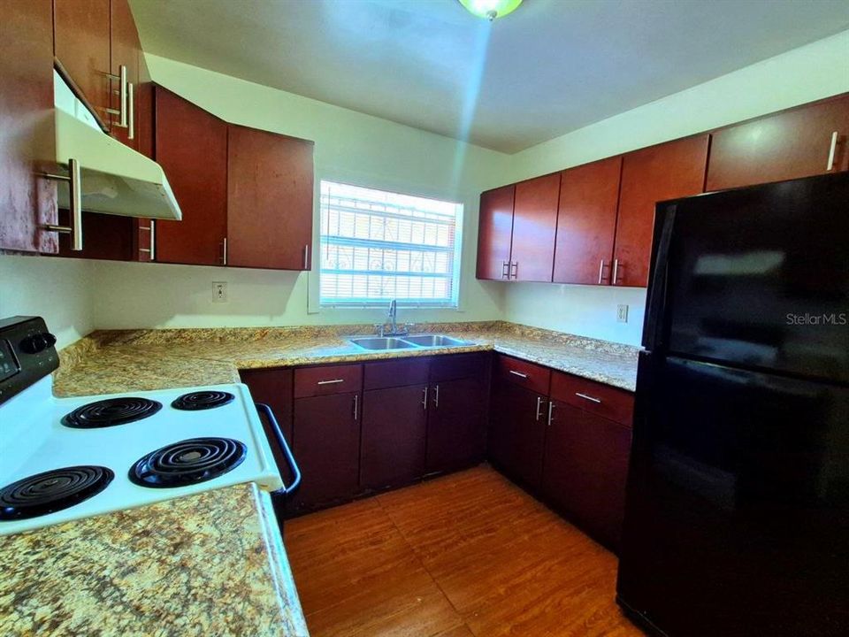 For Rent: $1,650 (3 beds, 1 baths, 1207 Square Feet)