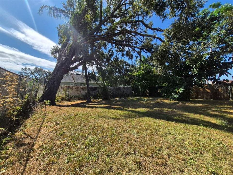 For Rent: $1,650 (3 beds, 1 baths, 1207 Square Feet)