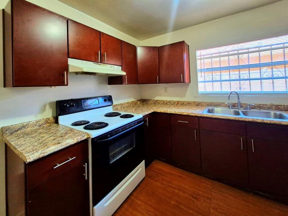 For Rent: $1,650 (3 beds, 1 baths, 1207 Square Feet)