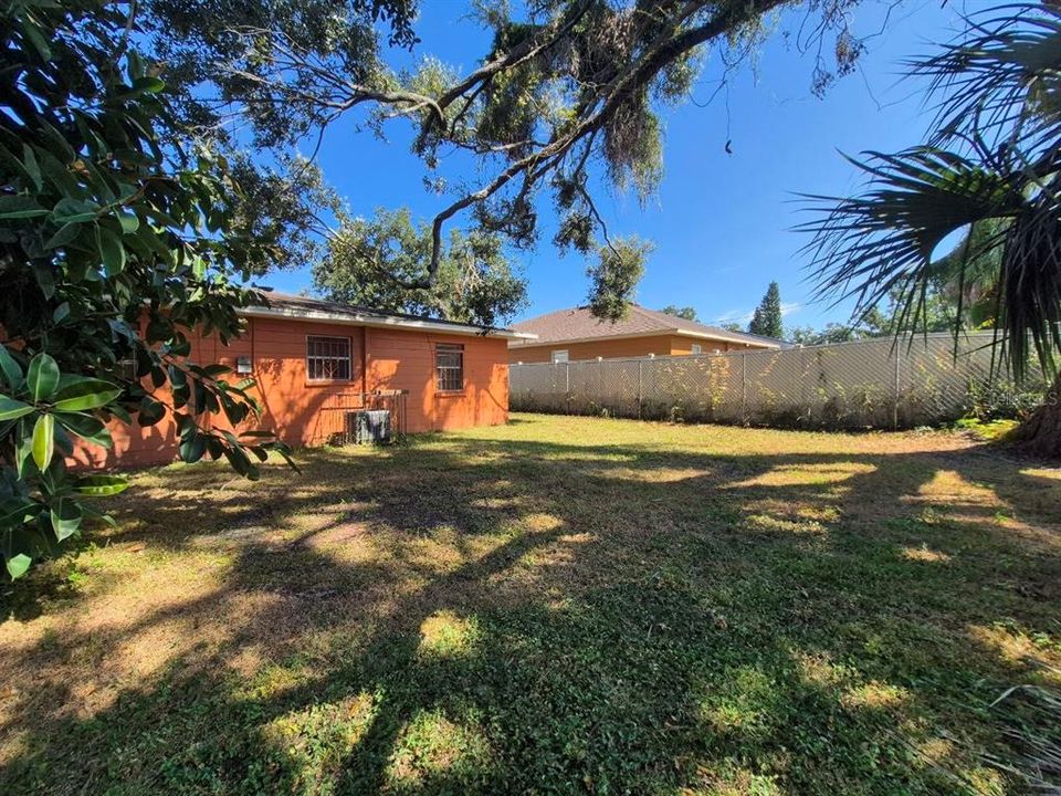 For Rent: $1,650 (3 beds, 1 baths, 1207 Square Feet)