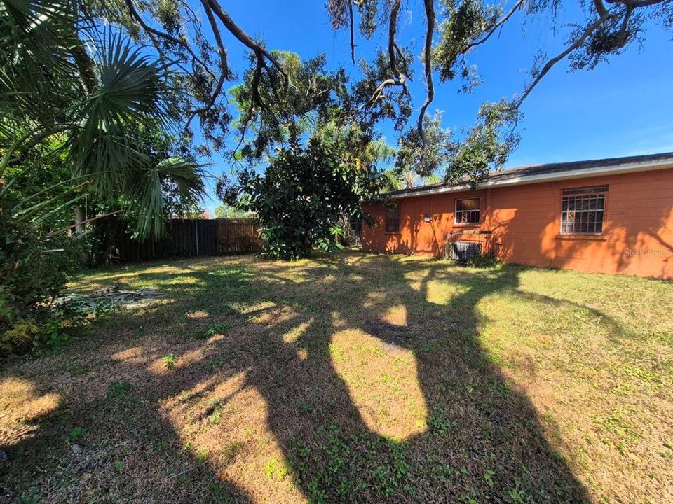 For Rent: $1,650 (3 beds, 1 baths, 1207 Square Feet)