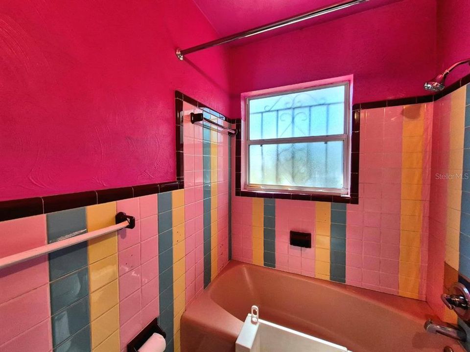 For Rent: $1,650 (3 beds, 1 baths, 1207 Square Feet)