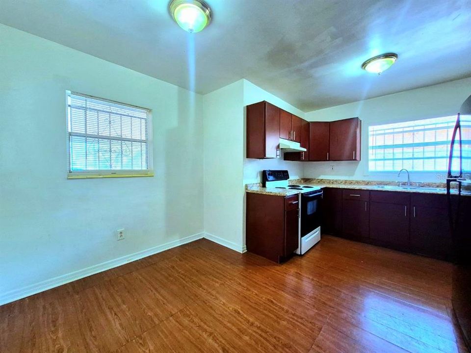For Rent: $1,650 (3 beds, 1 baths, 1207 Square Feet)