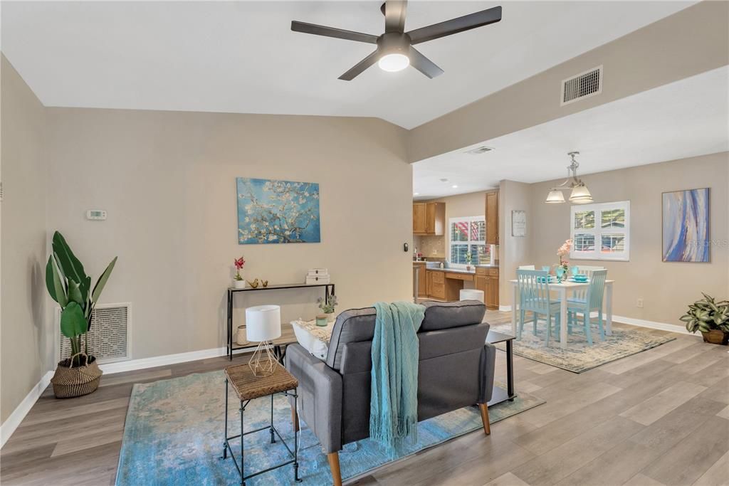 Active With Contract: $399,900 (3 beds, 2 baths, 1260 Square Feet)