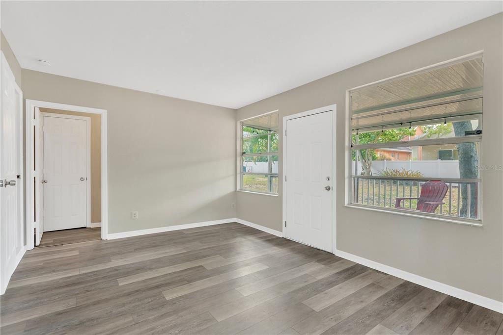 Active With Contract: $399,900 (3 beds, 2 baths, 1260 Square Feet)