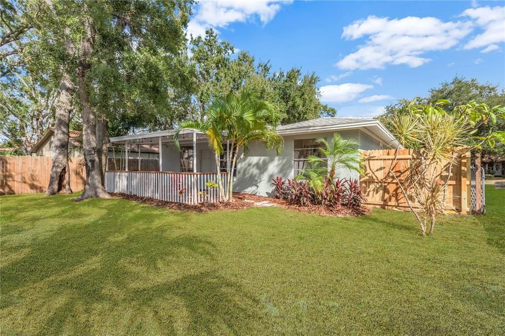 Active With Contract: $399,900 (3 beds, 2 baths, 1260 Square Feet)