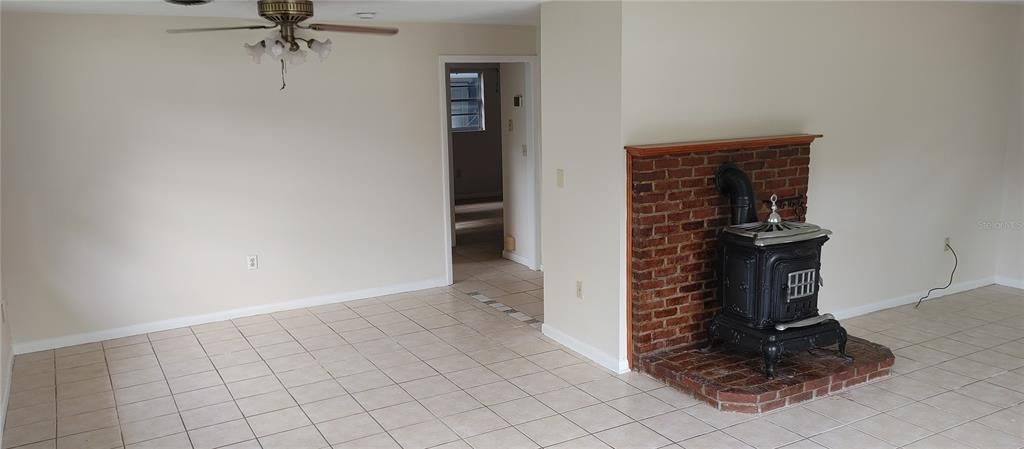 En Renta: $1,400 (3 camas, 2 baños, 1590 Pies cuadrados)