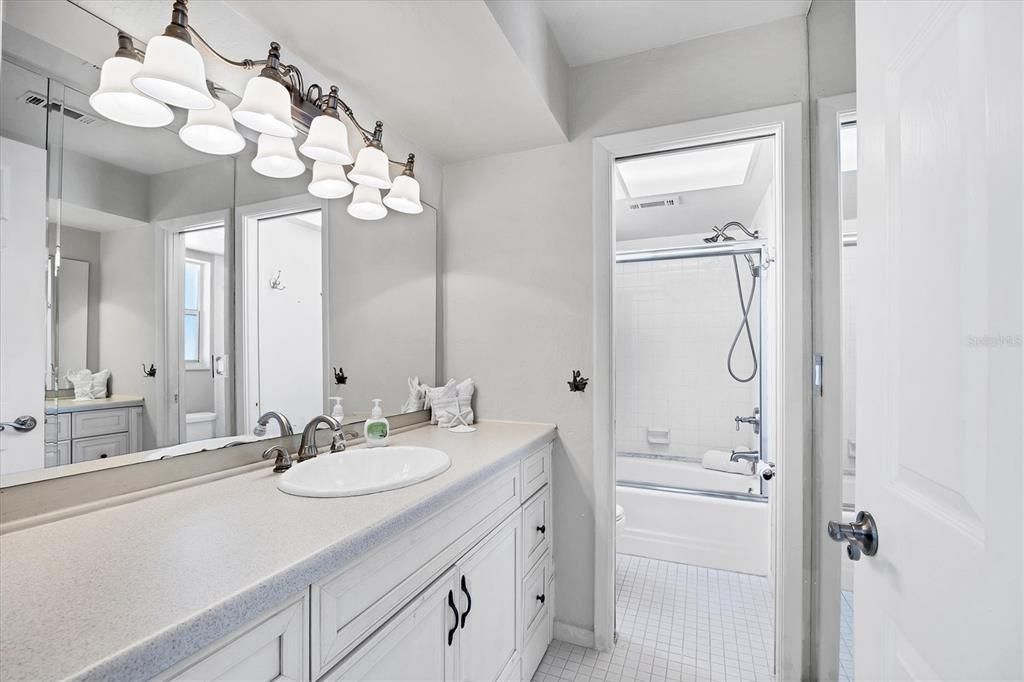 Activo con contrato: $350,000 (2 camas, 2 baños, 1545 Pies cuadrados)