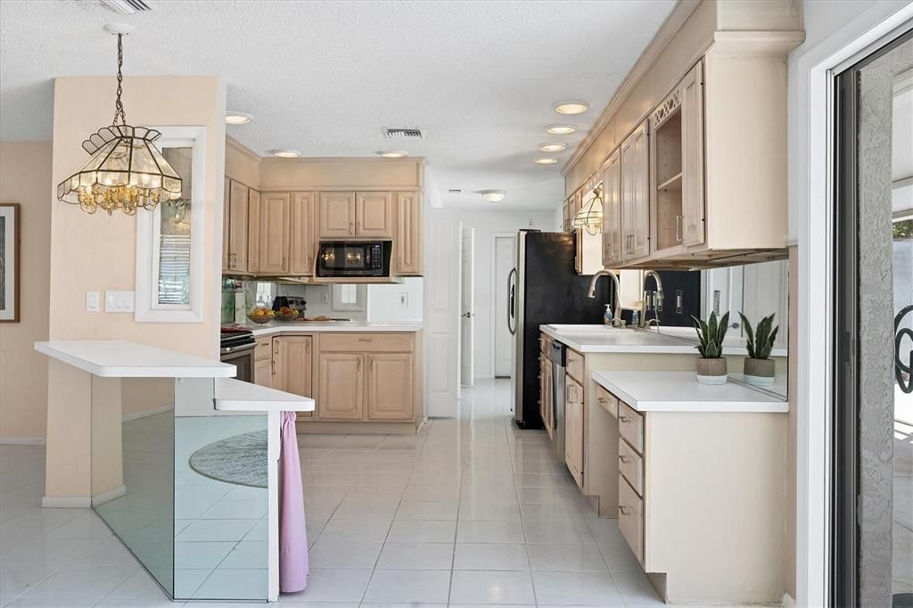 Activo con contrato: $350,000 (2 camas, 2 baños, 1545 Pies cuadrados)