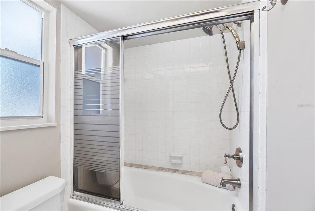 Activo con contrato: $350,000 (2 camas, 2 baños, 1545 Pies cuadrados)