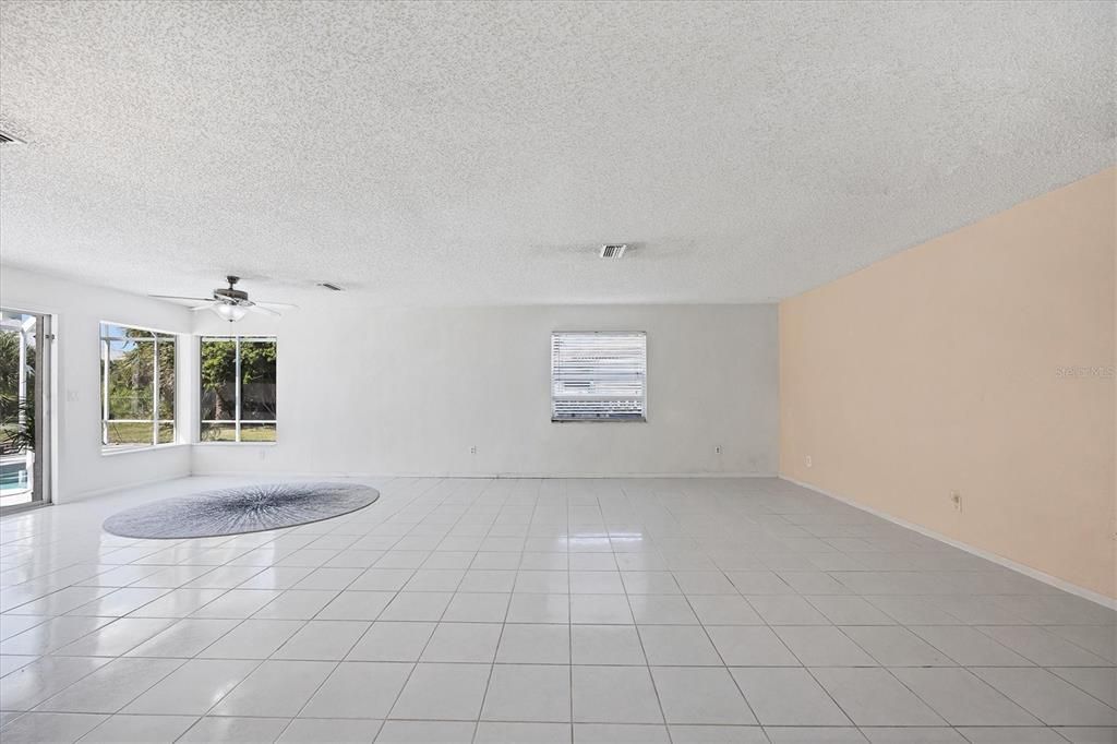 Activo con contrato: $350,000 (2 camas, 2 baños, 1545 Pies cuadrados)