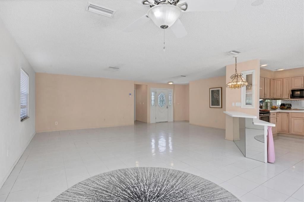 Activo con contrato: $350,000 (2 camas, 2 baños, 1545 Pies cuadrados)