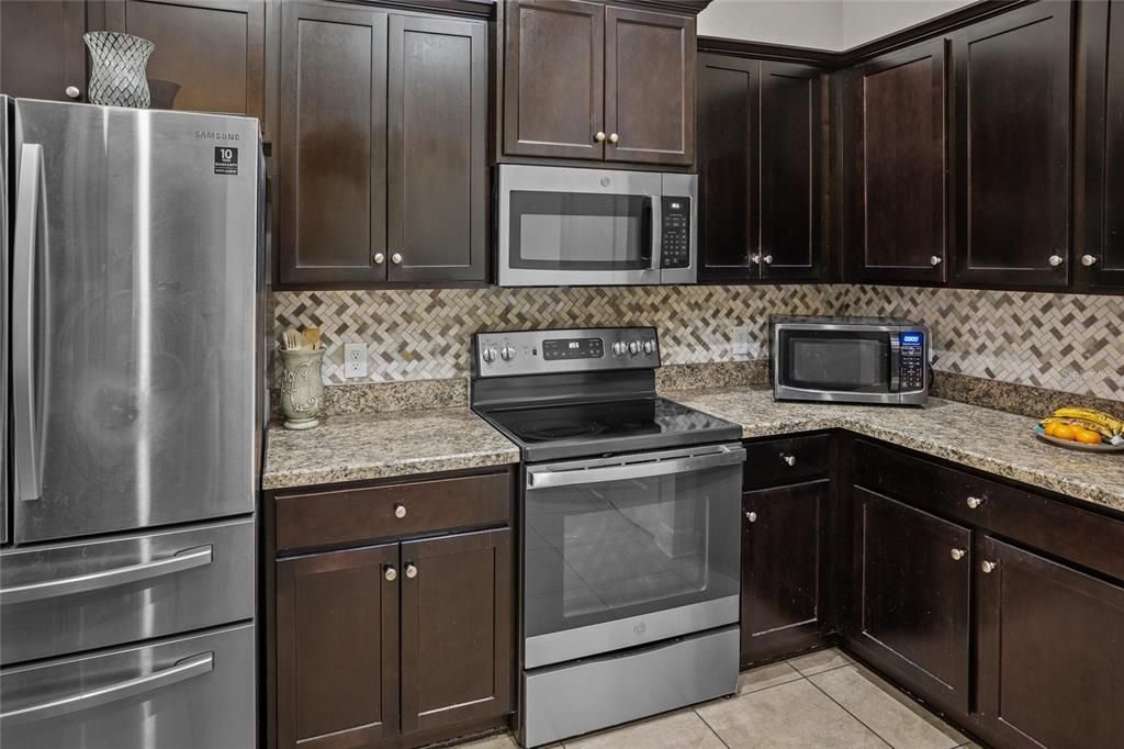 For Sale: $389,000 (3 beds, 2 baths, 2217 Square Feet)