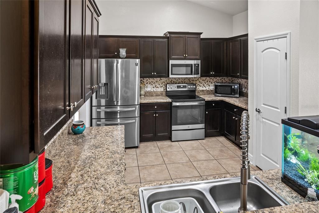 For Sale: $389,000 (3 beds, 2 baths, 2217 Square Feet)